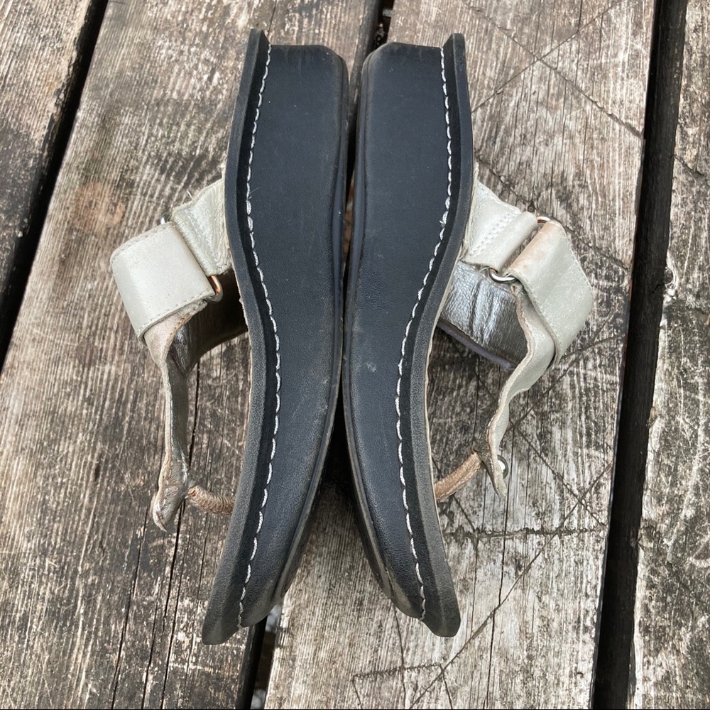 5/$20 Alegria thong cream/metallic platform sandals sz 7 - Picture 3 of 15